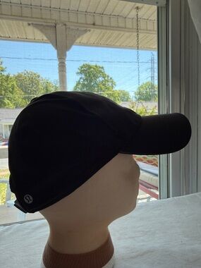 Lululemon Hat Cap Women’s Black Adjustable Strap Fast Free Pony Stretch